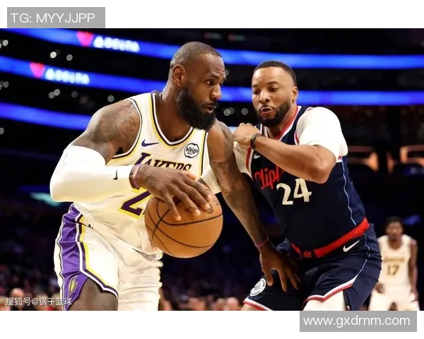 湖人对阵快船老詹在比赛中砍下多少分引发球迷热议